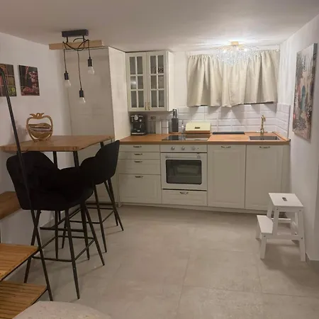 Luni With Garden Apartment Kaštela